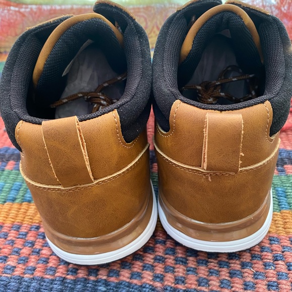 Brand new men’s tan leather shoes.  No brand name.  Size 44 European / 11 US - Picture 4 of 10